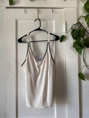 Cream Ribbed Tank with Black Scallop Trim ROTITA size XL